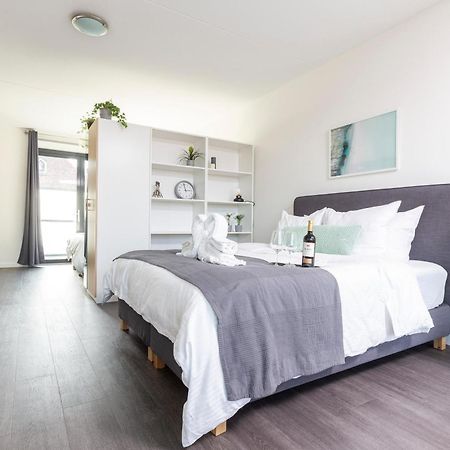 Family Executive Studio With Balcony Open Delft Utopia Flora 20F ภายนอก รูปภาพ