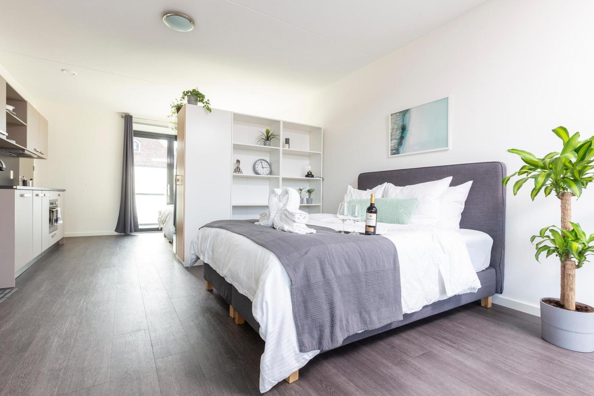 Family Executive Studio With Balcony Open Delft Utopia Flora 20F ภายนอก รูปภาพ